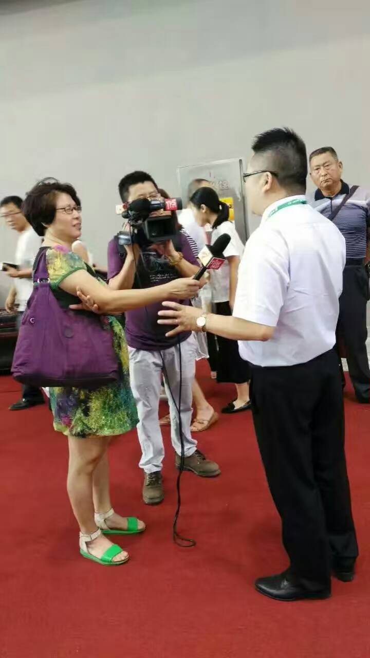 廣東電視台正在采訪蜜桃视频在线视频化工總經理張總 廣東電視台正在采訪蜜桃视频在线视频化工總經理張總