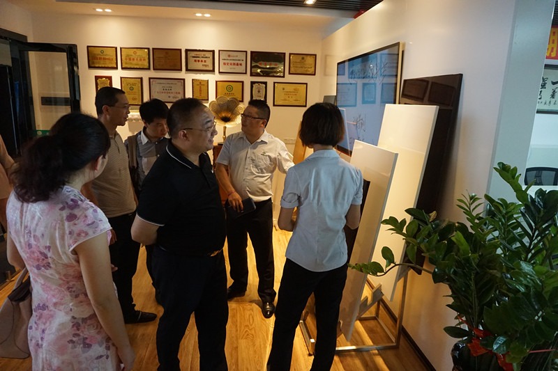 家居產業鏈執行會長李江先生一行人蒞臨蜜桃视频在线视频化工參觀指導