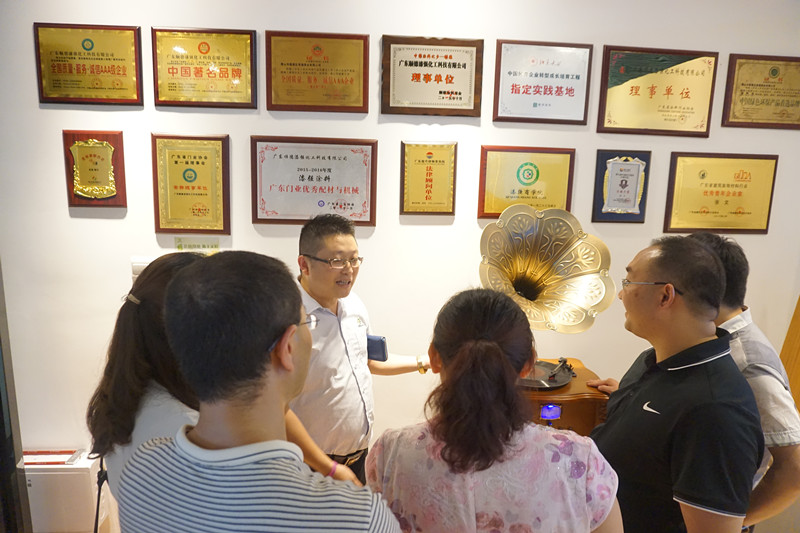 蜜桃视频在线视频化工展廳榮譽牆