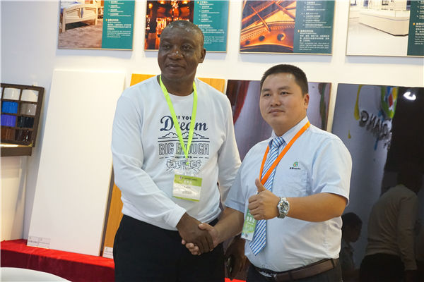 蜜桃视频在线视频漆遠銷海外